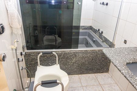 Casa à venda com 250m², 3 quartos e 2 vagasBanheiro da Suíte