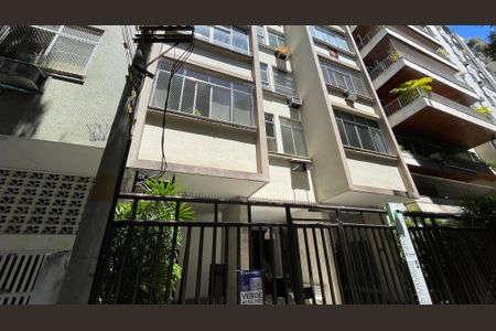 Apartamento à venda com 65m², 2 quartos e sem vaga Apartamento à venda com 65m², 2 quartos e sem vagaFachada