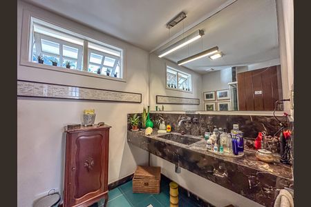 Apartamento à venda com 165m², 3 quartos e 2 vagasBanheiro