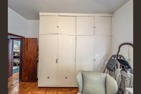 Apartamento à venda com 165m², 3 quartos e 2 vagasQuarto 2 - Armários