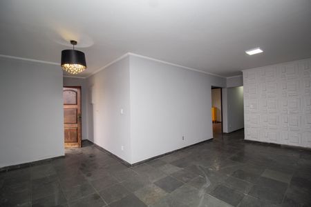 Sala de casa para alugar com 3 quartos, 190m² em Vila Zat, São Paulo