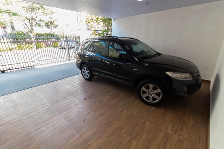 Casa à venda com 200m², 3 quartos e 4 vagasÁREA EXTERNA FRENTE/GARAGEM