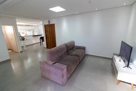 Casa à venda com 200m², 3 quartos e 4 vagasSALA