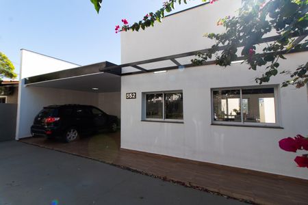 Casa à venda com 200m², 3 quartos e 4 vagasÁREA EXTERNA FRENTE