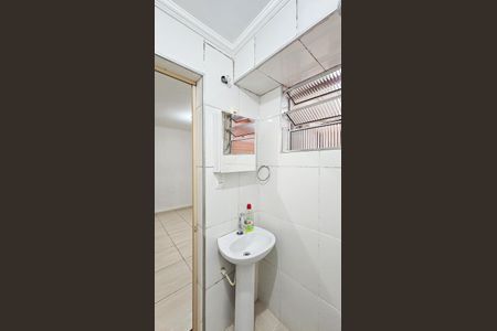 Banheiro de casa para alugar com 1 quarto, 27m² em Ayrosa, Osasco