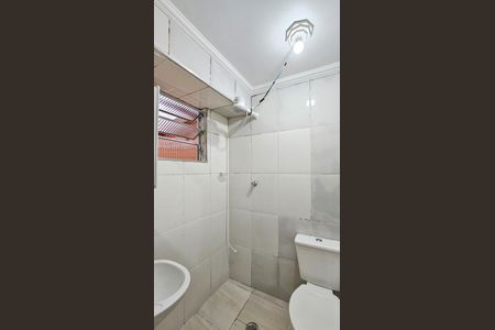 Banheiro de casa para alugar com 1 quarto, 27m² em Ayrosa, Osasco