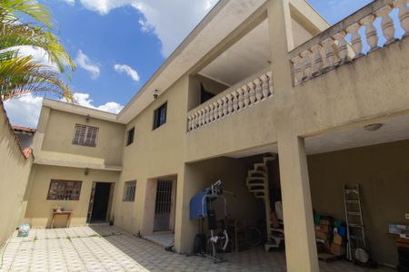 Casa à venda com 150m², 2 quartos e 2 vagas Casa à venda com 150m², 2 quartos e 2 vagasQuintal