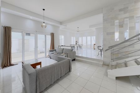 Sala de casa de condomínio para alugar com 8 quartos, 570m² em Pqe Res Aquarius, São José dos Campos