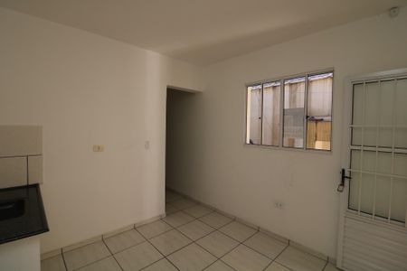 Sala/Cozinha de casa para alugar com 1 quarto, 30m² em Jardim Santa Teresinha, São Paulo