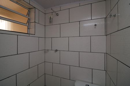Banheiro de casa para alugar com 1 quarto, 30m² em Jardim Santa Teresinha, São Paulo