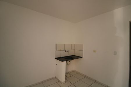 Sala/Cozinha de casa para alugar com 1 quarto, 30m² em Jardim Santa Teresinha, São Paulo