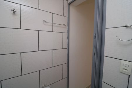 Banheiro de casa para alugar com 1 quarto, 30m² em Jardim Santa Teresinha, São Paulo
