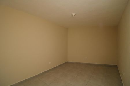 Quarto de casa para alugar com 1 quarto, 30m² em Jardim Santa Teresinha, São Paulo
