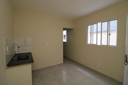 Sala/Cozinha de casa para alugar com 1 quarto, 30m² em Jardim Santa Teresinha, São Paulo