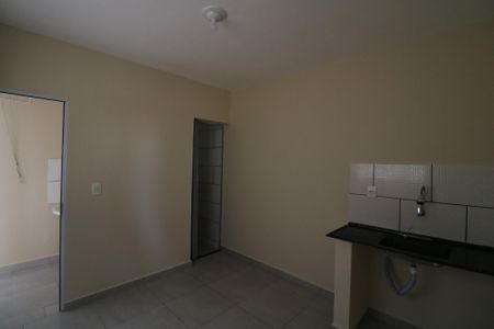 Sala/Cozinha de casa para alugar com 1 quarto, 30m² em Jardim Santa Teresinha, São Paulo