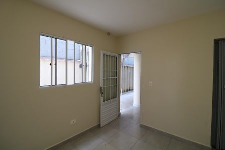 Sala/Cozinha de casa para alugar com 1 quarto, 30m² em Jardim Santa Teresinha, São Paulo