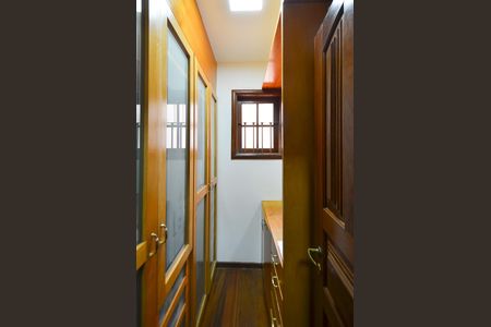 Casa à venda com 250m², 3 quartos e 4 vagas Casa à venda com 250m², 3 quartos e 4 vagasCloset Suite 2