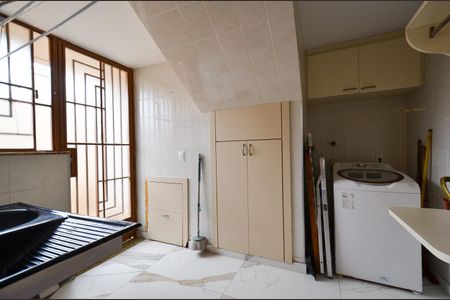 Casa à venda com 250m², 3 quartos e 4 vagas Casa à venda com 250m², 3 quartos e 4 vagasÁrea de Serviço