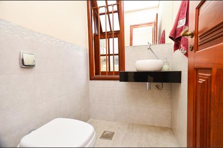 Casa à venda com 250m², 3 quartos e 4 vagas Casa à venda com 250m², 3 quartos e 4 vagasLavabo