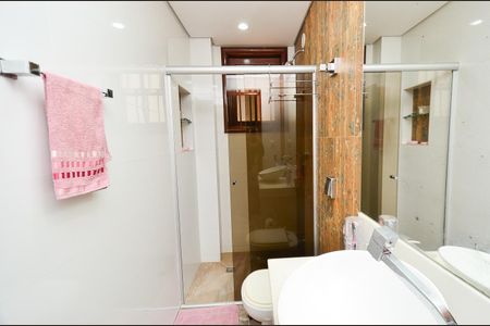 Casa à venda com 250m², 3 quartos e 4 vagas Casa à venda com 250m², 3 quartos e 4 vagasBanheiro Suite 1