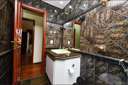 Casa à venda com 250m², 3 quartos e 4 vagas Casa à venda com 250m², 3 quartos e 4 vagasBanheiro Social