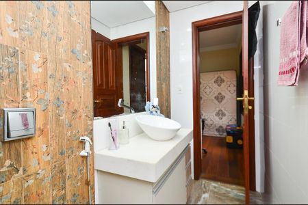Casa à venda com 250m², 3 quartos e 4 vagas Casa à venda com 250m², 3 quartos e 4 vagasBanheiro Suite 1
