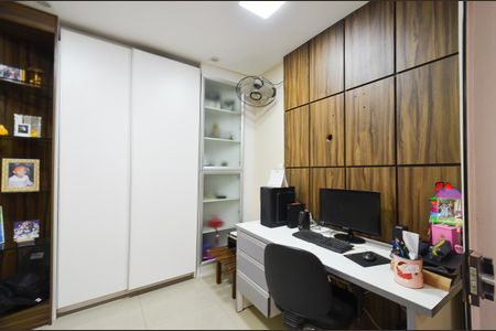 Casa à venda com 250m², 3 quartos e 4 vagas Casa à venda com 250m², 3 quartos e 4 vagasEscritório