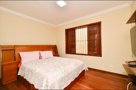 Casa à venda com 250m², 3 quartos e 4 vagas Casa à venda com 250m², 3 quartos e 4 vagasSuite 2