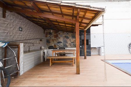 Casa à venda com 250m², 3 quartos e 4 vagas Casa à venda com 250m², 3 quartos e 4 vagasÁrea externa - churrasqueira