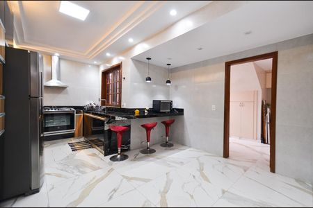 Casa à venda com 250m², 3 quartos e 4 vagas Casa à venda com 250m², 3 quartos e 4 vagasCozinha