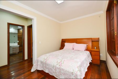 Casa à venda com 250m², 3 quartos e 4 vagas Casa à venda com 250m², 3 quartos e 4 vagasSuite 2