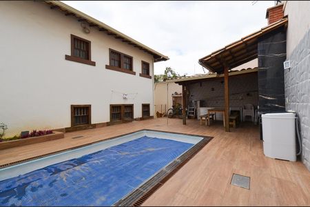 Casa à venda com 250m², 3 quartos e 4 vagas Casa à venda com 250m², 3 quartos e 4 vagasÁrea externa
