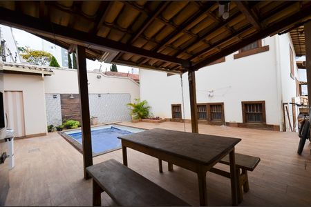 Casa à venda com 250m², 3 quartos e 4 vagas Casa à venda com 250m², 3 quartos e 4 vagasÁrea externa - churrasqueira