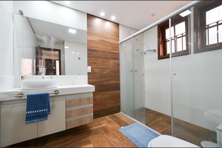 Casa à venda com 250m², 3 quartos e 4 vagas Casa à venda com 250m², 3 quartos e 4 vagasBanheiro Suite 2