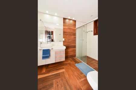 Casa à venda com 250m², 3 quartos e 4 vagas Casa à venda com 250m², 3 quartos e 4 vagasBanheiro Suite 2