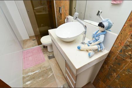 Casa à venda com 250m², 3 quartos e 4 vagas Casa à venda com 250m², 3 quartos e 4 vagasBanheiro Suite 1