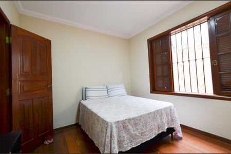 Casa à venda com 250m², 3 quartos e 4 vagas Casa à venda com 250m², 3 quartos e 4 vagasQuarto 1