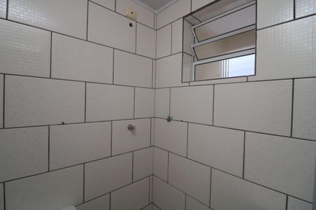 Banheiro de casa para alugar com 1 quarto, 30m² em Jardim Santa Teresinha, São Paulo