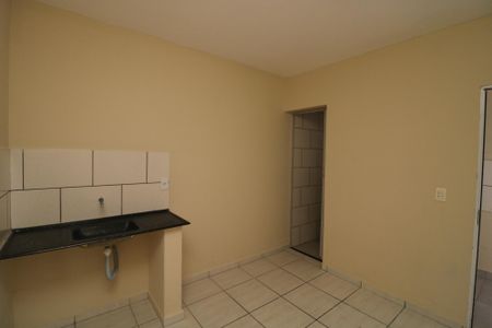 Cozinha de casa para alugar com 1 quarto, 30m² em Jardim Santa Teresinha, São Paulo