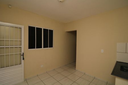 Cozinha de casa para alugar com 1 quarto, 30m² em Jardim Santa Teresinha, São Paulo