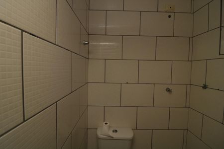 Banheiro de casa para alugar com 1 quarto, 30m² em Jardim Santa Teresinha, São Paulo