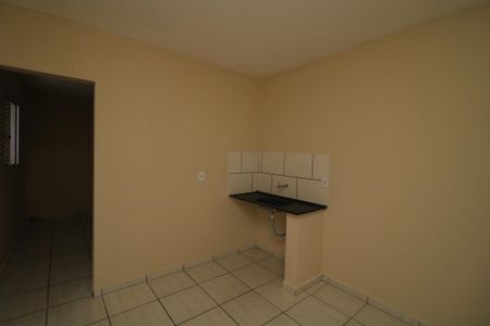 Cozinha de casa para alugar com 1 quarto, 30m² em Jardim Santa Teresinha, São Paulo