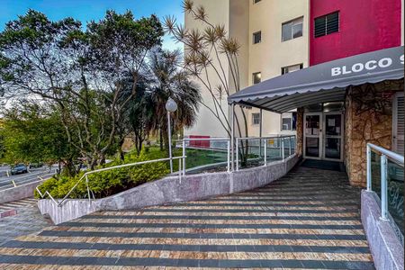 Apartamento à venda com 55m², 2 quartos e 1 vaga Apartamento à venda com 55m², 2 quartos e 1 vagaFachada do bloco