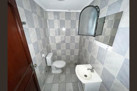 Casa à venda com 164m², 3 quartos e 3 vagas Casa à venda com 164m², 3 quartos e 3 vagasBanheiro da garagem