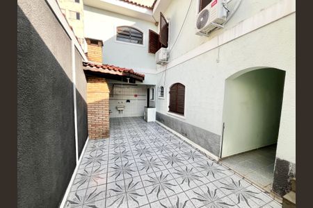 Casa à venda com 164m², 3 quartos e 3 vagas Casa à venda com 164m², 3 quartos e 3 vagasQuintal