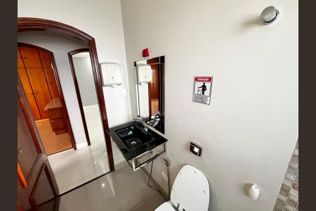 Casa à venda com 164m², 3 quartos e 3 vagas Casa à venda com 164m², 3 quartos e 3 vagasBanheiro