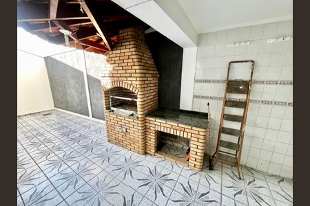 Casa à venda com 164m², 3 quartos e 3 vagas Casa à venda com 164m², 3 quartos e 3 vagasQuintal