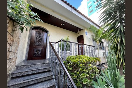 Casa à venda com 164m², 3 quartos e 3 vagas Casa à venda com 164m², 3 quartos e 3 vagasEntrada