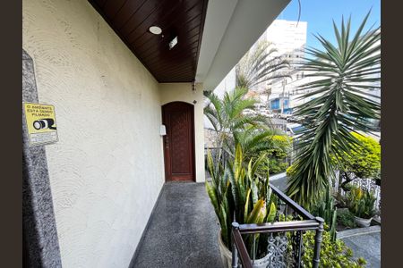 Casa à venda com 164m², 3 quartos e 3 vagas Casa à venda com 164m², 3 quartos e 3 vagasEntrada