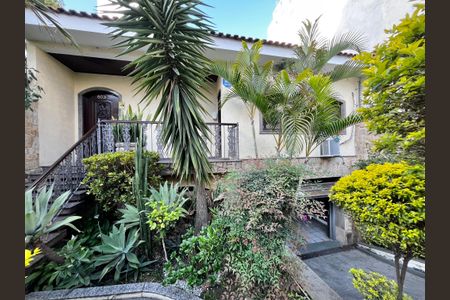 Casa à venda com 164m², 3 quartos e 3 vagas Casa à venda com 164m², 3 quartos e 3 vagasJardim